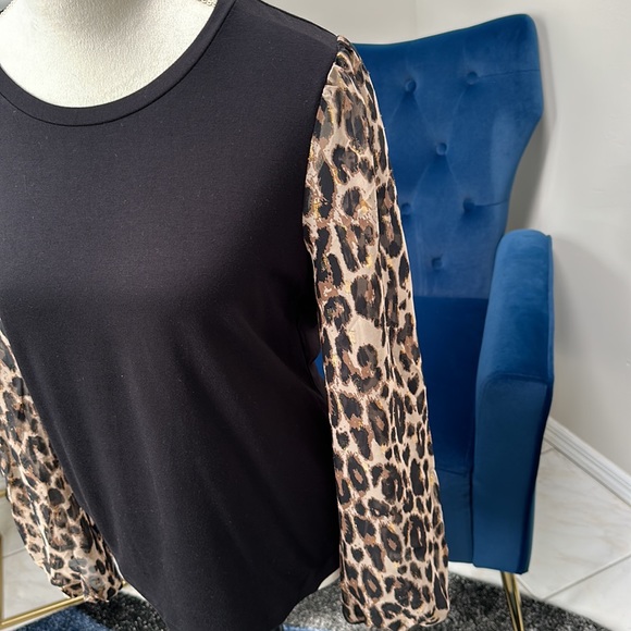 Beautiful top - Picture 3 of 4